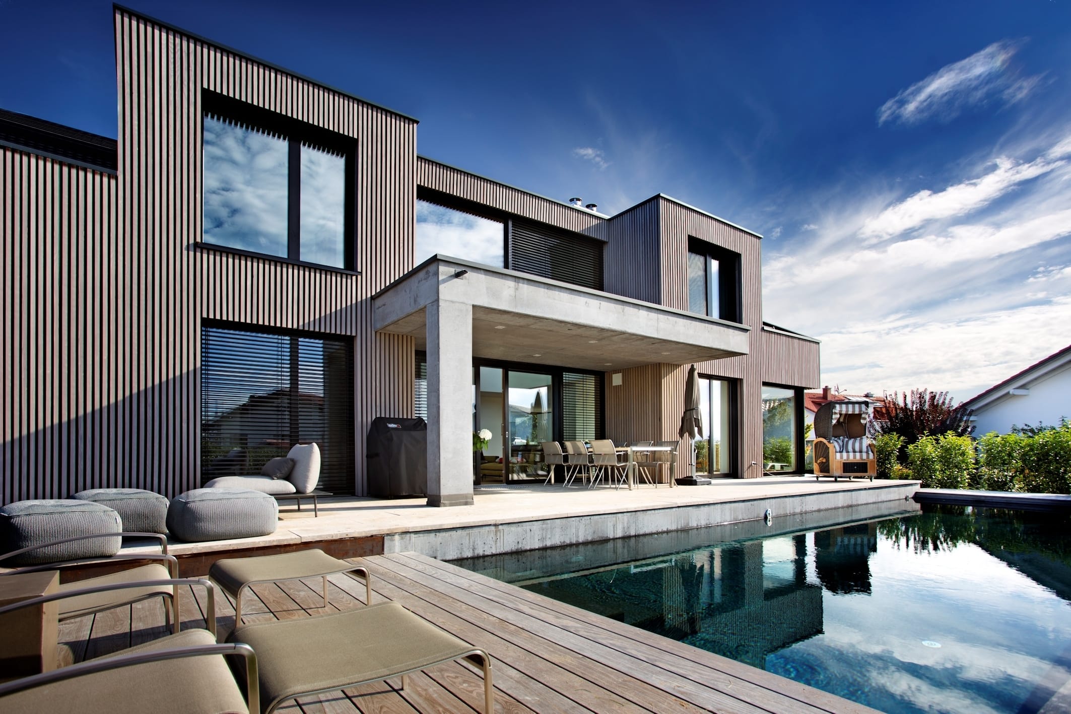 Moderne Holzarchitektur mit Holzfenstern von Kneer-Südfenster