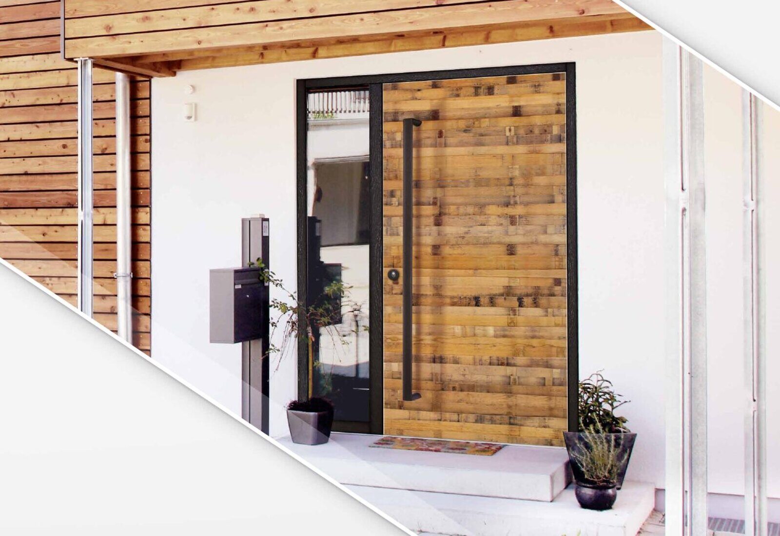 Eingebaute Holz-Haustür aus dem Kneer-Südfenster Holz-Topmodellprogramm