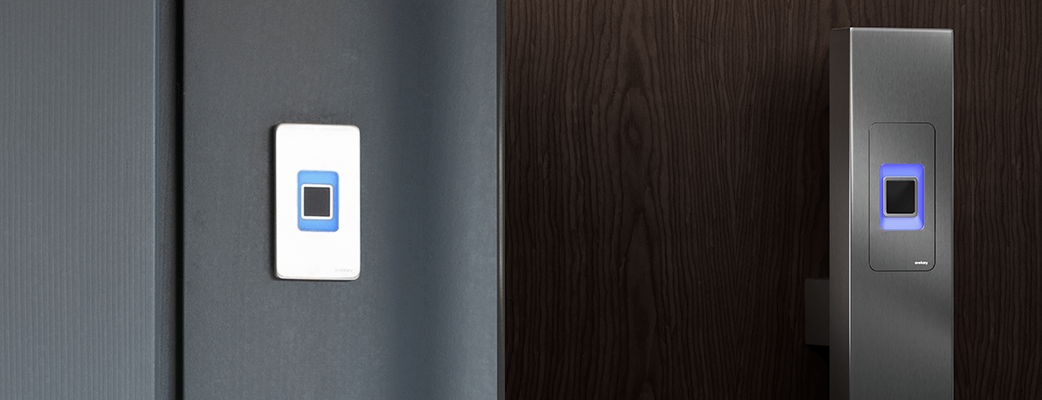 ekey dLine Fingerprint integriert in Türgriff und Türblatt