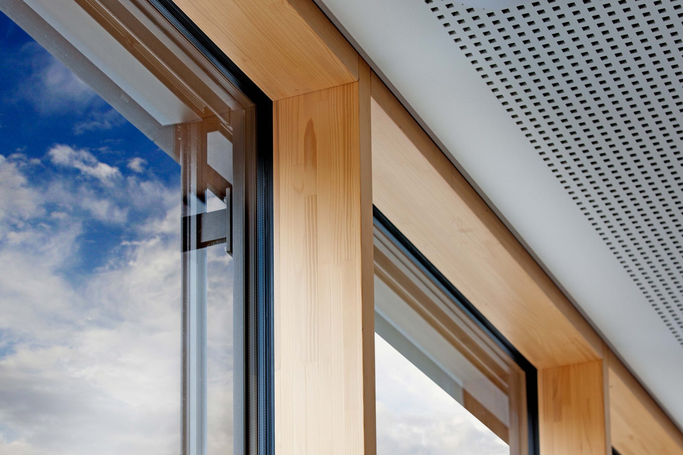 Hochwertiges Detail eines Holzfensters
