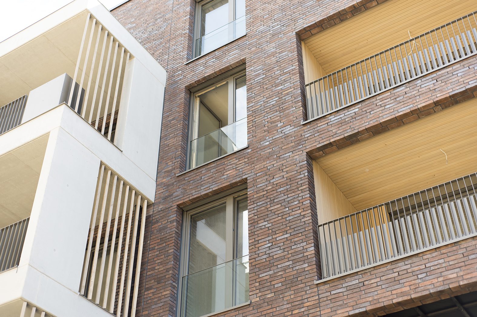 Kneer-Südfenster Referenz mit Aluminium-Holz-Fenstern